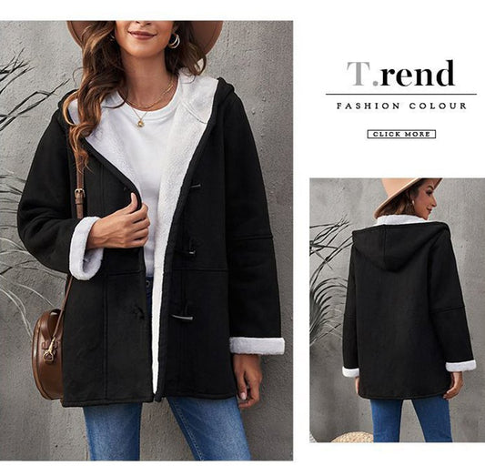 🥼🔥💖【Sezonowa zniżka -50%】Damski zimowy płaszcz z guzami typu rogowi, futrzanym kołnierzem i kapturem – ciepły, stylowy i wygodny na zimne dni