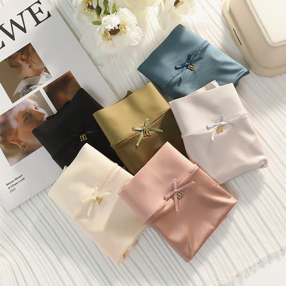 🔥🌟🩲 Súprava 6 kusov dámskej spodnej bielizne – Vyrobená z chladivého hodvábu, bezšvová, antibakteriálna a mimoriadne pohodlná.