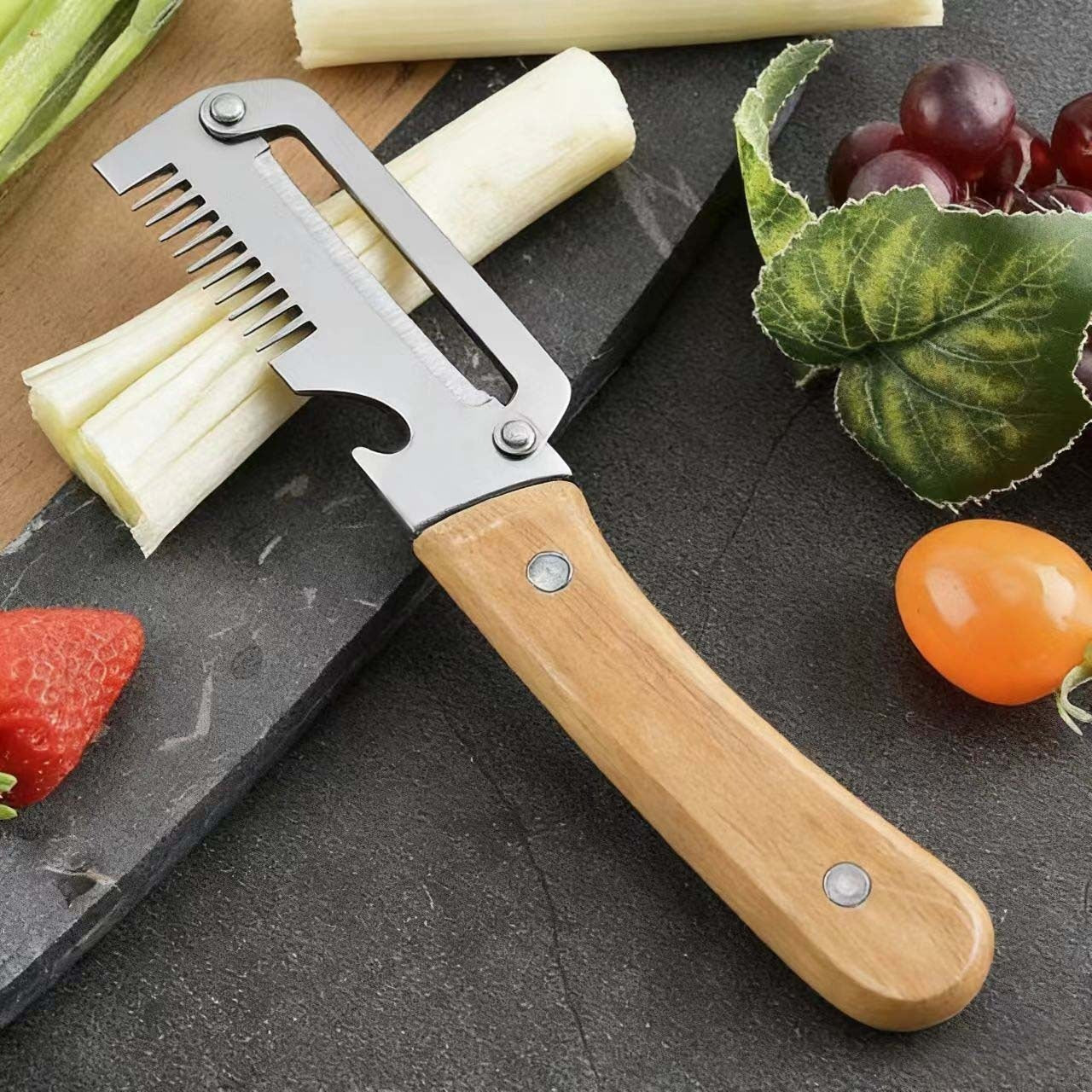 ✅【Kúp 1 a dostaneš 1 zadarmo!】🧅🔪 Viacúčelová kuchynská škrabka 3 v 1: olúpa, krája a otvára uzávery fliaš! 🔥
